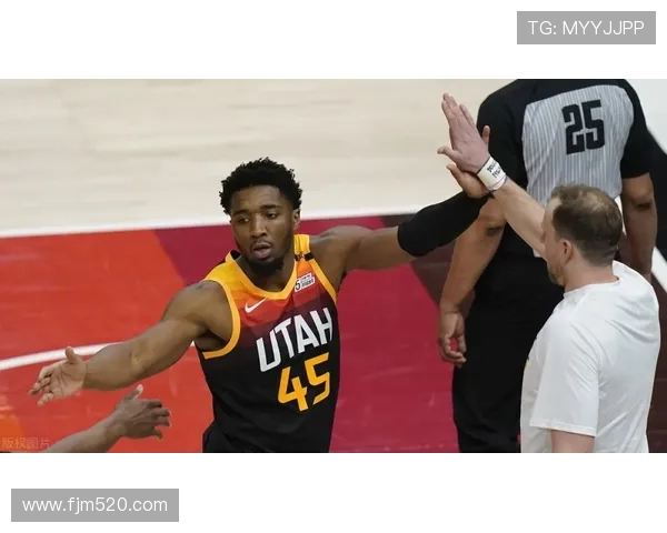 米切尔半场三分火力全开5投5中轻松拿下15分助球队争胜